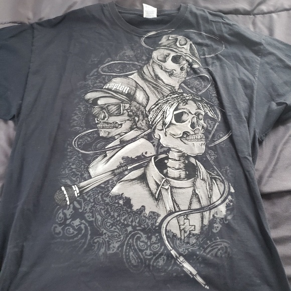 Men XL graphic tee